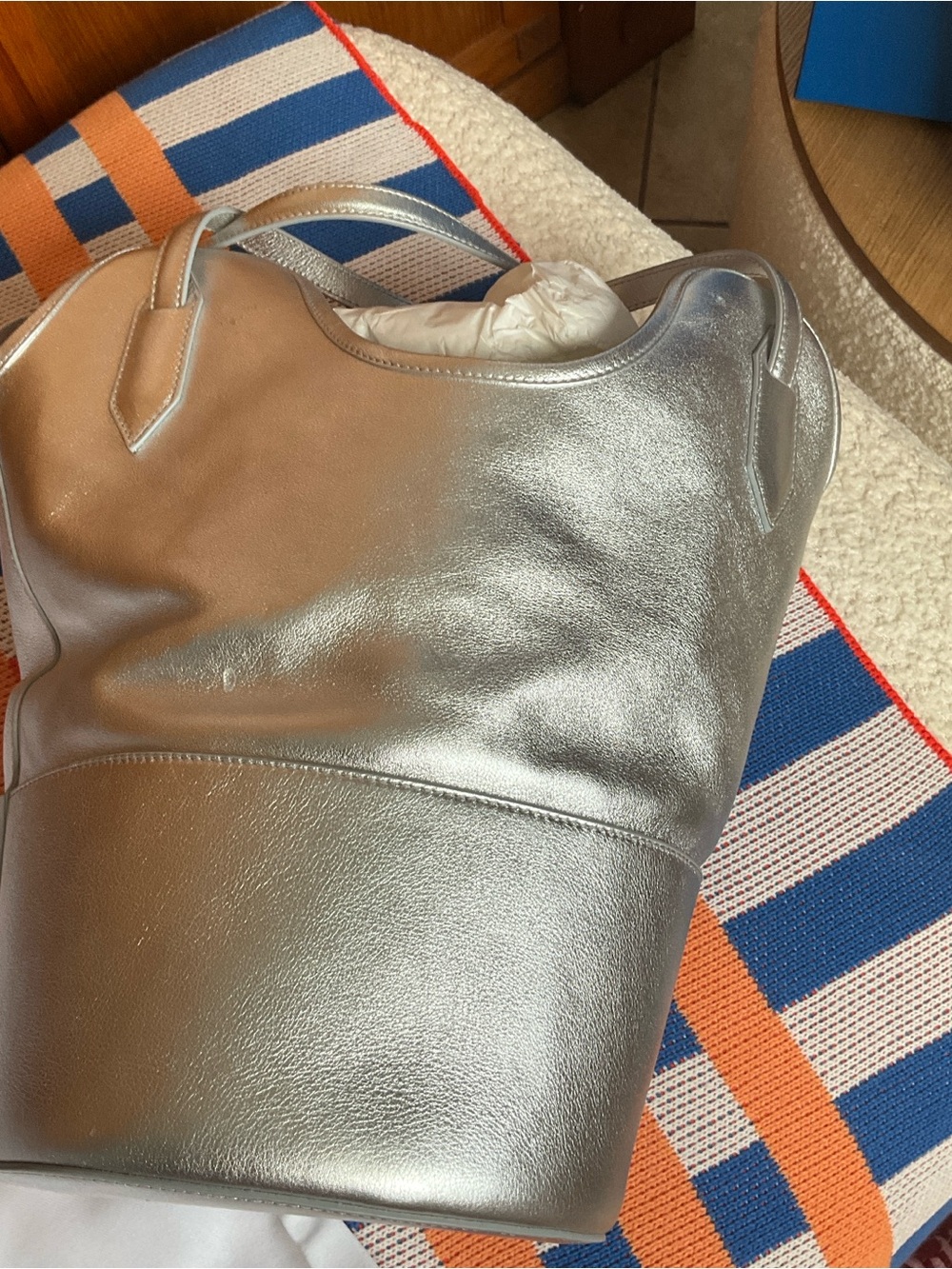 Reduced! NWT. J and M Davidson Silver Leather Small Ray Bag. - Picture 11 of 12